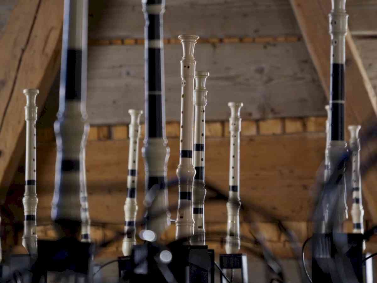 In luftiger Höh: Flöteninstallation von Benoît Renaudin.