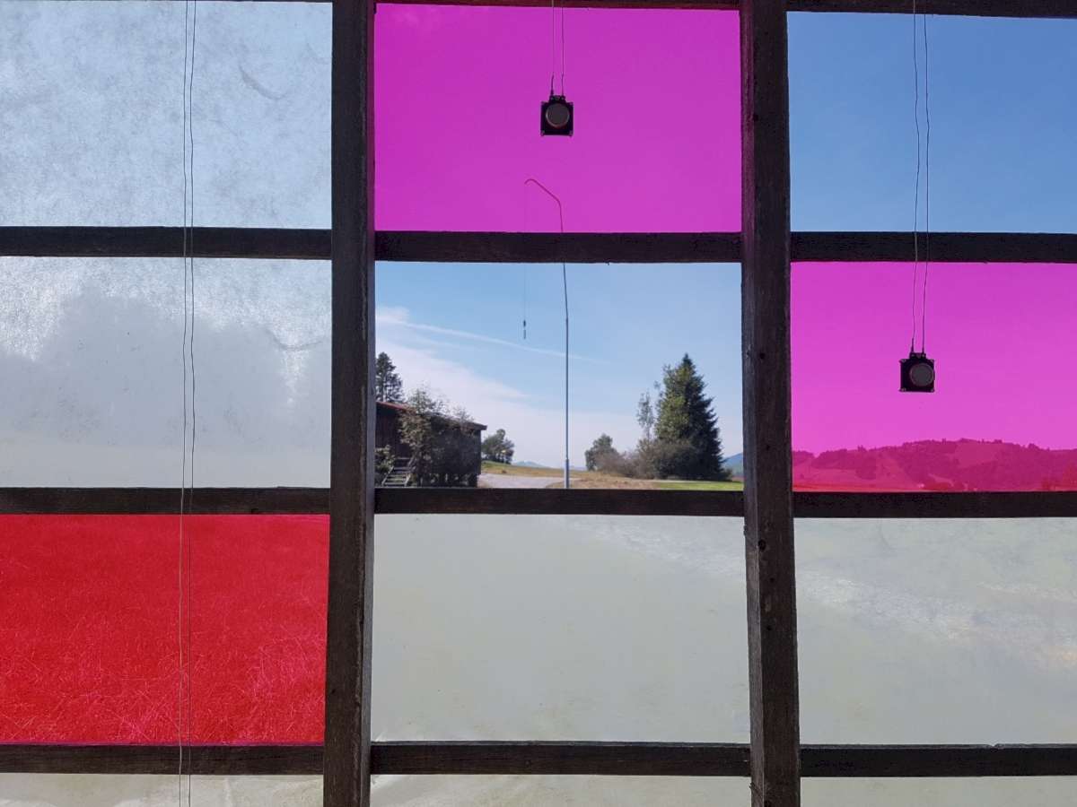 Wenn Kunst und Landschaft zusammenspielen: Installation von bittelangsam.
