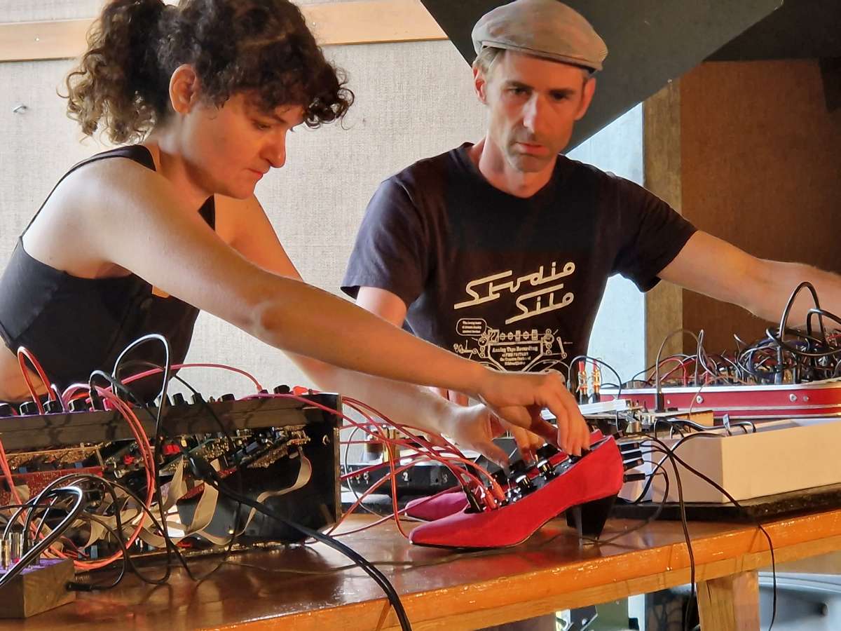No ifs and buts: Ioana Vreme Moser and Flo Kaufmann at a spontaneous artist encounter.