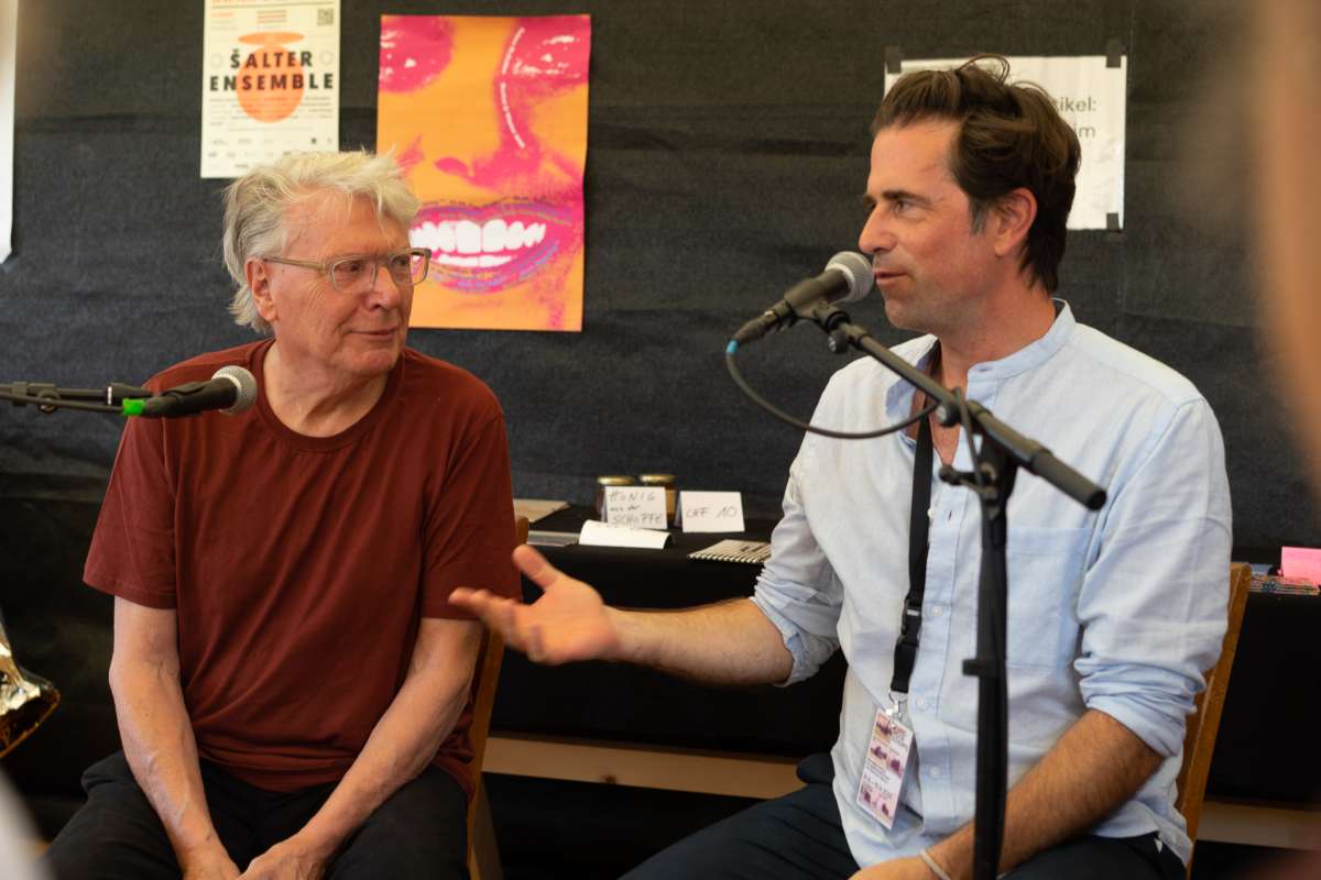Quick-witted and witty: Roman Signer in conversation with Gianni Jetzer, Director of the Kunstmuseum St. Gallen.