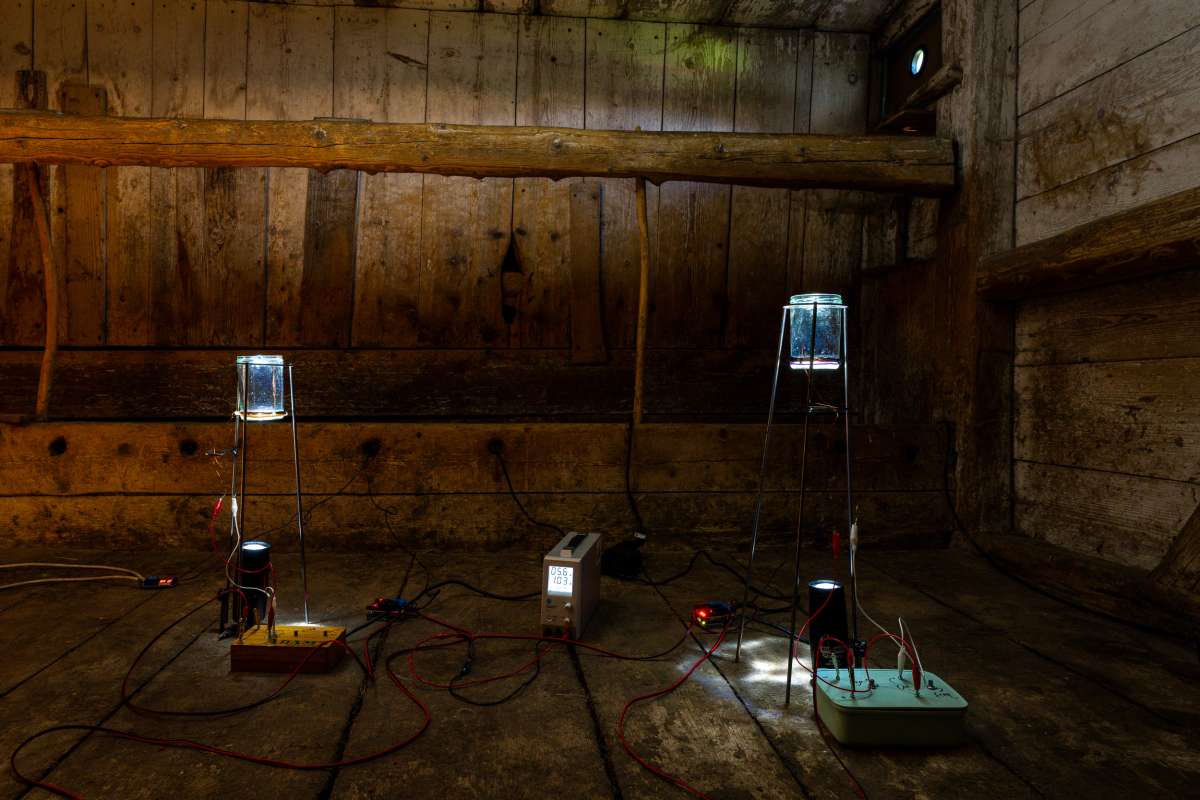 Combining scientific observation and sensory experience: «Waves Made of Nothing» by Tim Shaw.